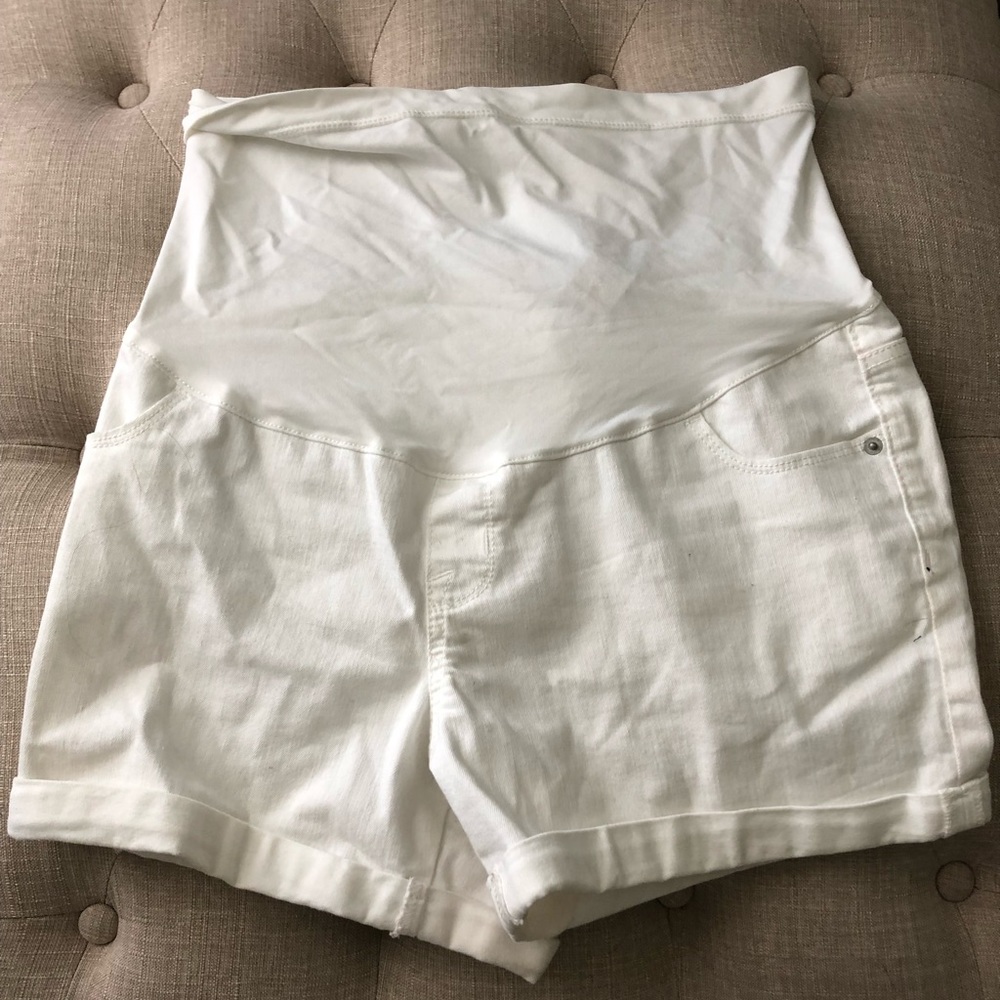 Liz Lang White Maternity Shorts